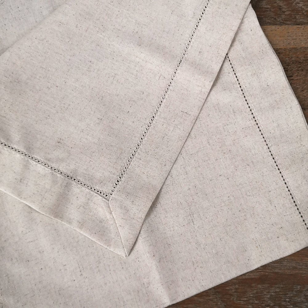 Sailorine close-up of the table runner's folded corner and border seams
